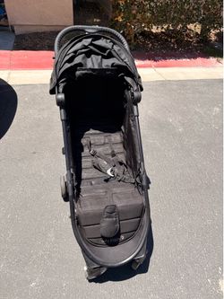 Baby Jogger City Tour 2 stroller — w/ carry bag included