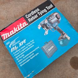 Makita 18V LXT Lithium-Ion Brushless Cordless Deep Capacity Rebar Tying Tool Kit (5.0Ah