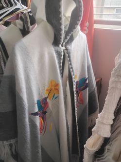 Authentic Ecuadorian Alpaca Hooded Poncho / Cape 🦙
