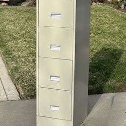 Filing Cabinet  + Key