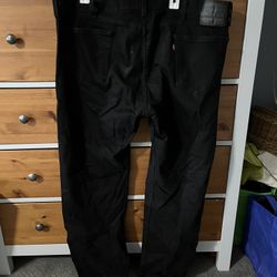 Men’s Levi’s 505’s  42 w/ 32 l