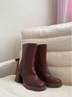New Brown Boots Size 6.5