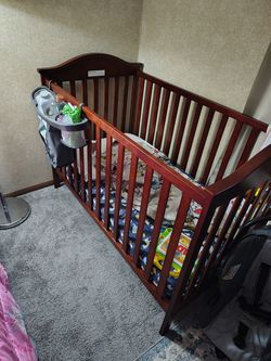 Crib that turns into bed