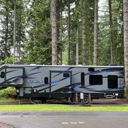 2016 Fusion 371 Toy Hauler 