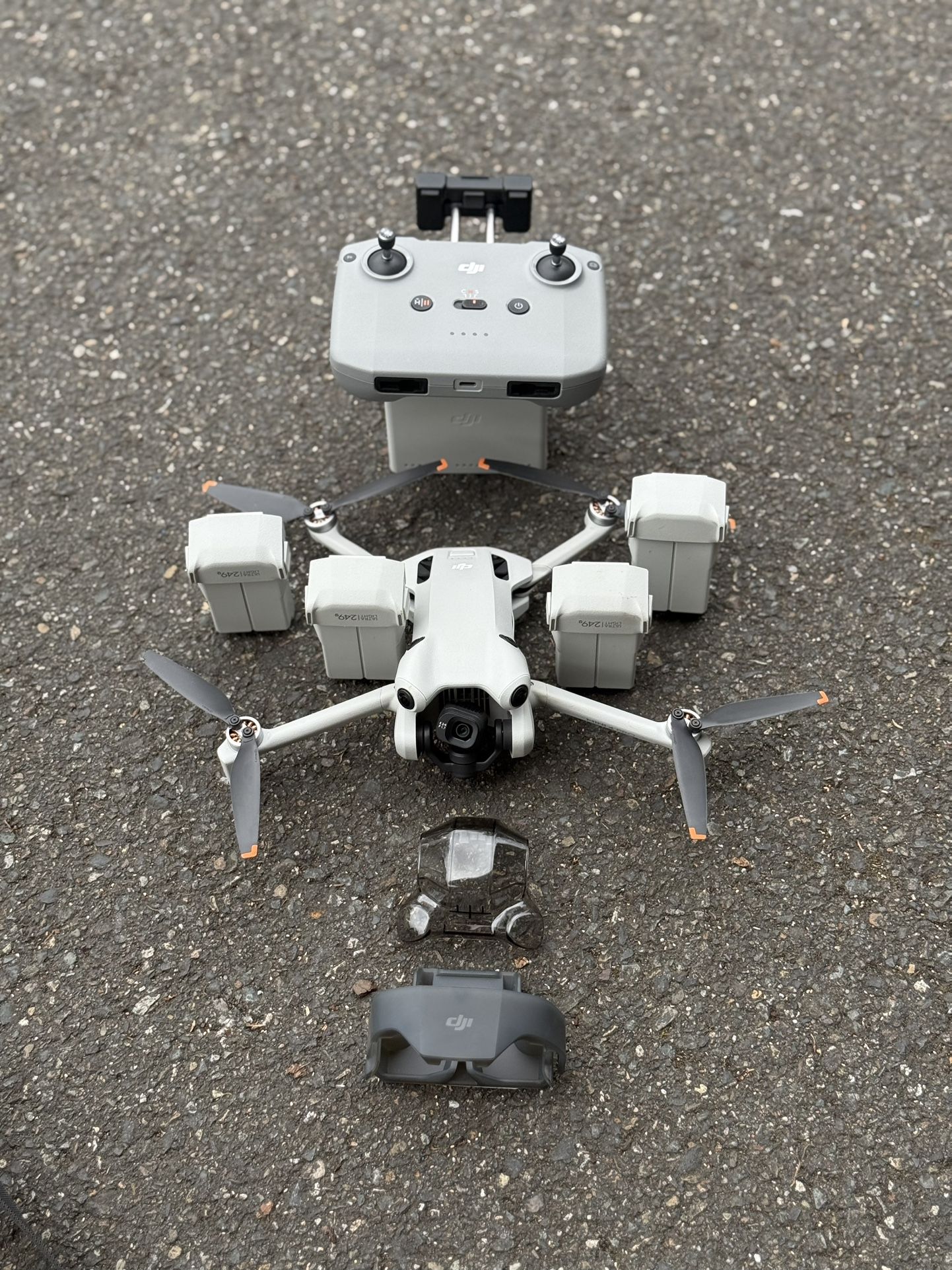 DJI Mini 4 Pro Fly More Kit + Flight Battery 45 minutes