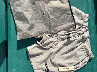 Grey essential sweat shorts