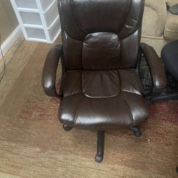 Office Chair Need Gone ASAP TELL ME A FAIR PRICE 