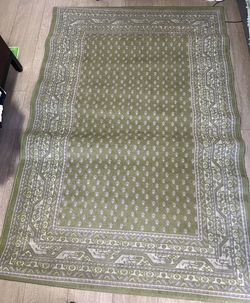 AREA RUG 4X8