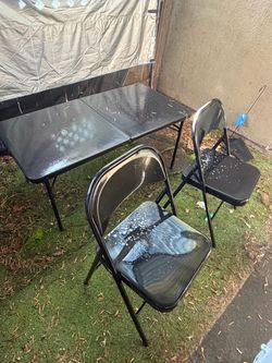 Table & chairs