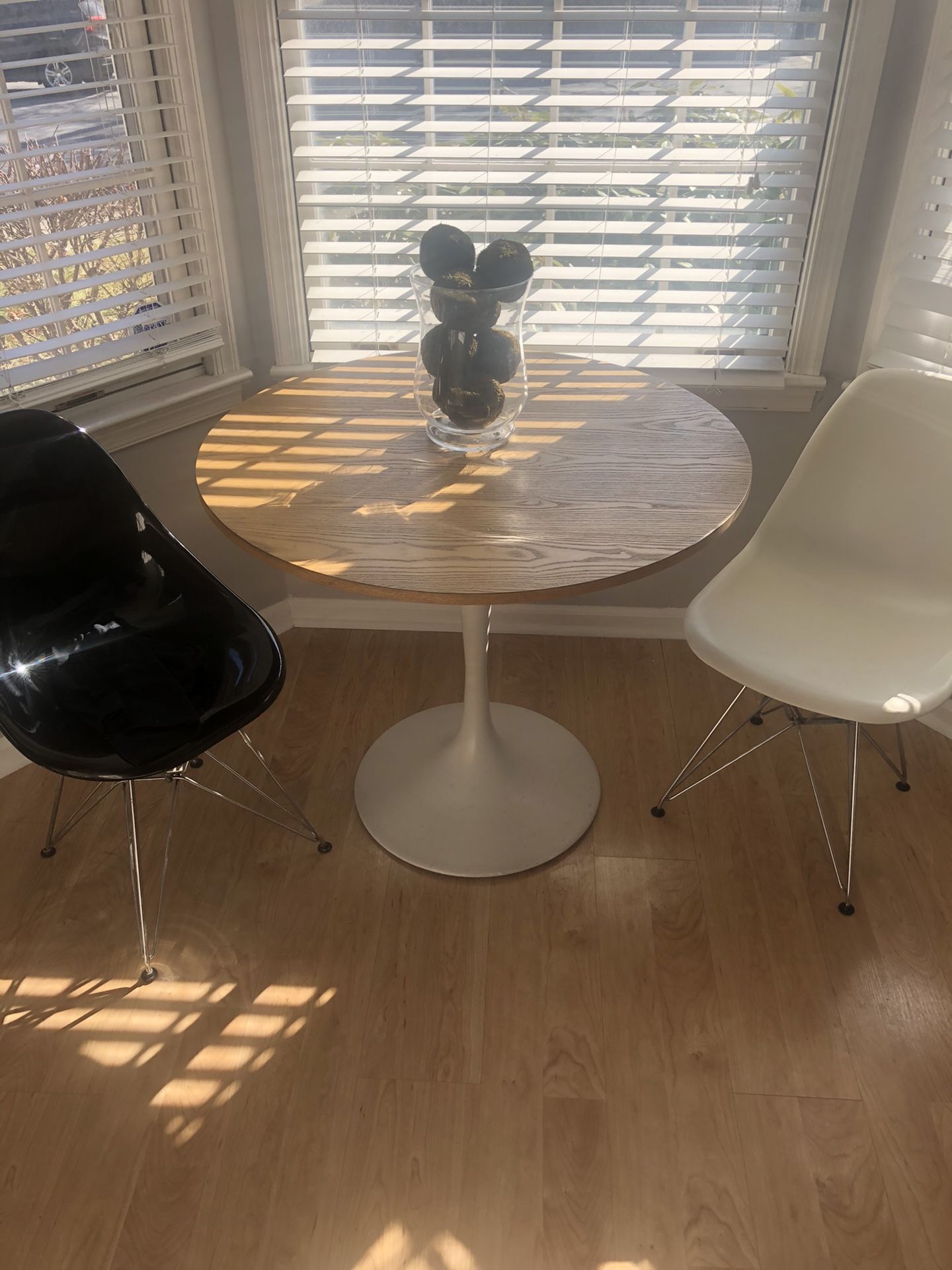 Modern round kitchen table