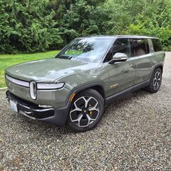 Rivian R1S Electric SUV Loaded Launch Edition! Quad Motor! 835hp! 9,500 miles!