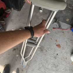 Crutches 