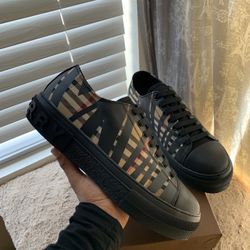 Burberry Black Shoes 