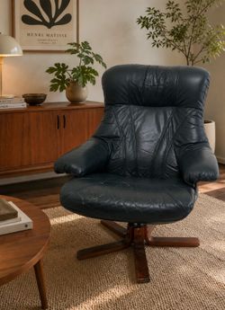 Vintage Leather Swivel Lounge Chair | Scandinavian Modern