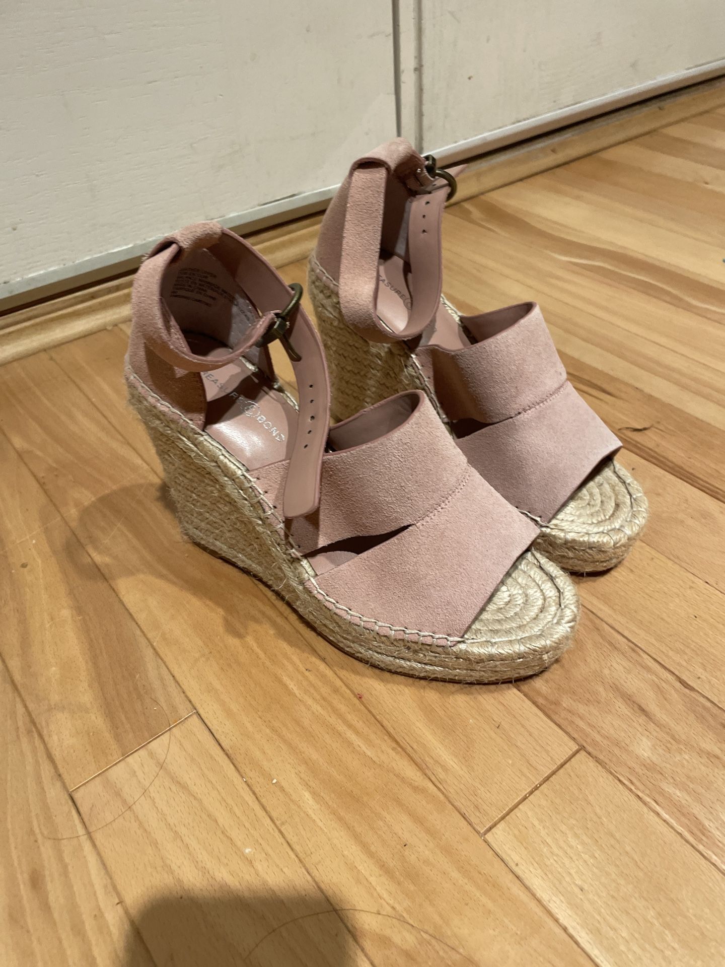 NEW Nordstrom Treasure & Bond Pink Suede Espadrille Wedges – Size 6M
