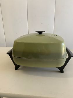 Vintage West Bend Electric Skillet with Lid ā Avocado Green ā $20 OBO