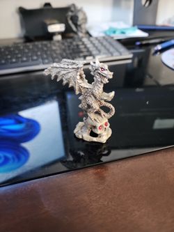 Sunglo Pewter Figurine Dragon Red Eyes Skull Crystal Ball 1996 USA