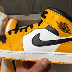 Jordan 1 Mid