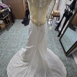 ✨ Fit-and-flare silhouette✨ Size 14