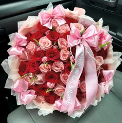 Flowers/arrangments