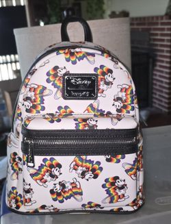 Lounge Fly Pride Mickey