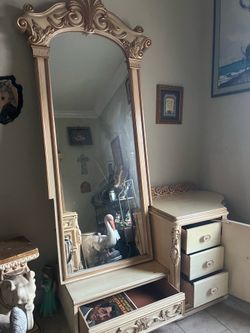 Vintage dresser/mirror