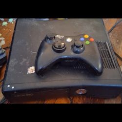 Xbox 360 Slim With One Game One Controller 