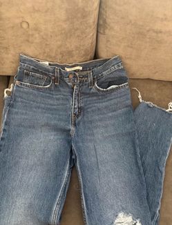 Levi's Medium Wash Distressed Jeans