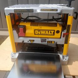 BRAND NEW Dewalt 12 1/2" Planer DW734