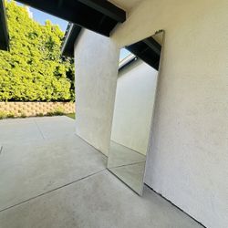 Full Length Mirror (6ft Tall x 2.5ft Wide) 