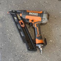 Rigid 15 Gauge Pneumatic Nailer