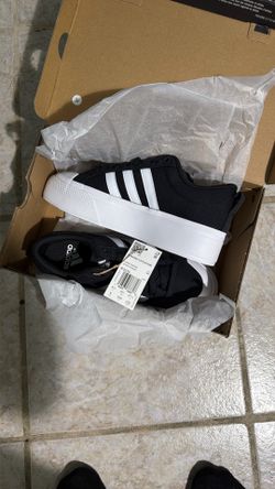 Women’s shoes size 6