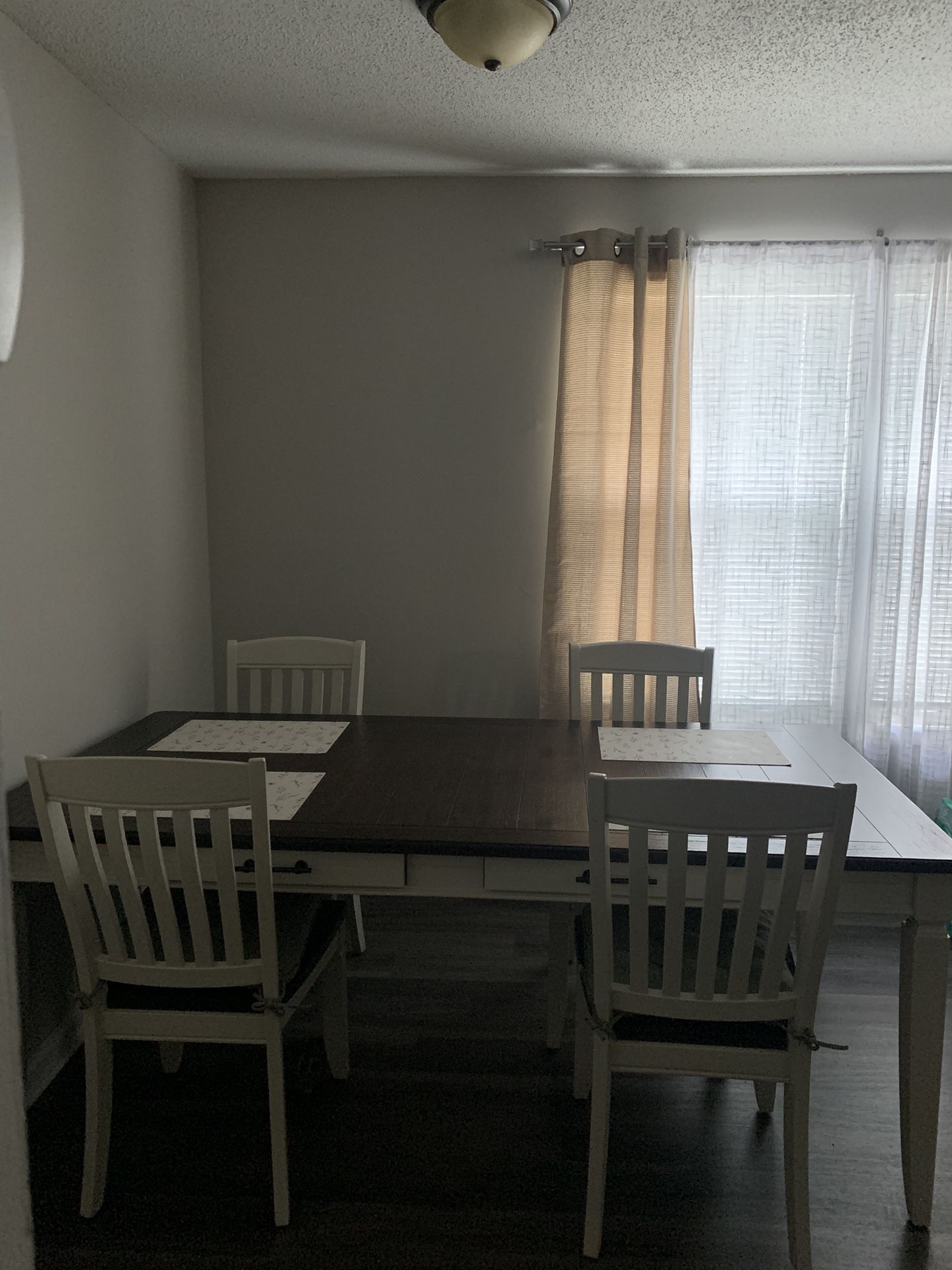 Country Lane Antique White Dinning Table W Chairs