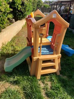 Kids Outdoor Playhouse with Slides
