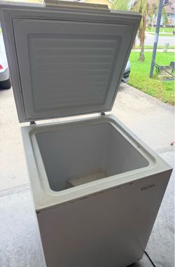 Deep freezer