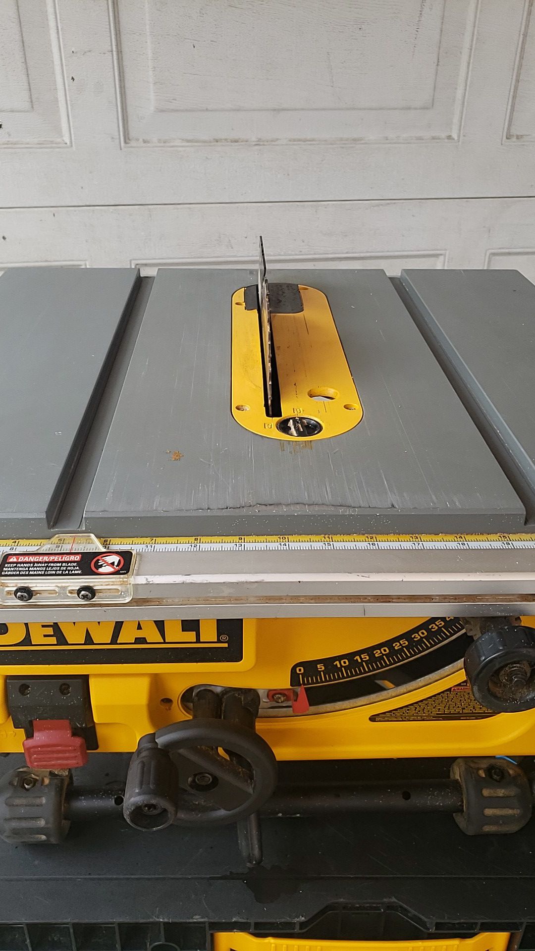 DEWALT TABLE SAW 10 " MISSING THE FENCE GUIDE