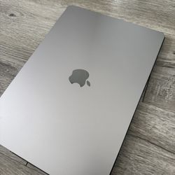 15 Inch M2 Macbook Air With Upgraded 16 GB RAM And 256 GB