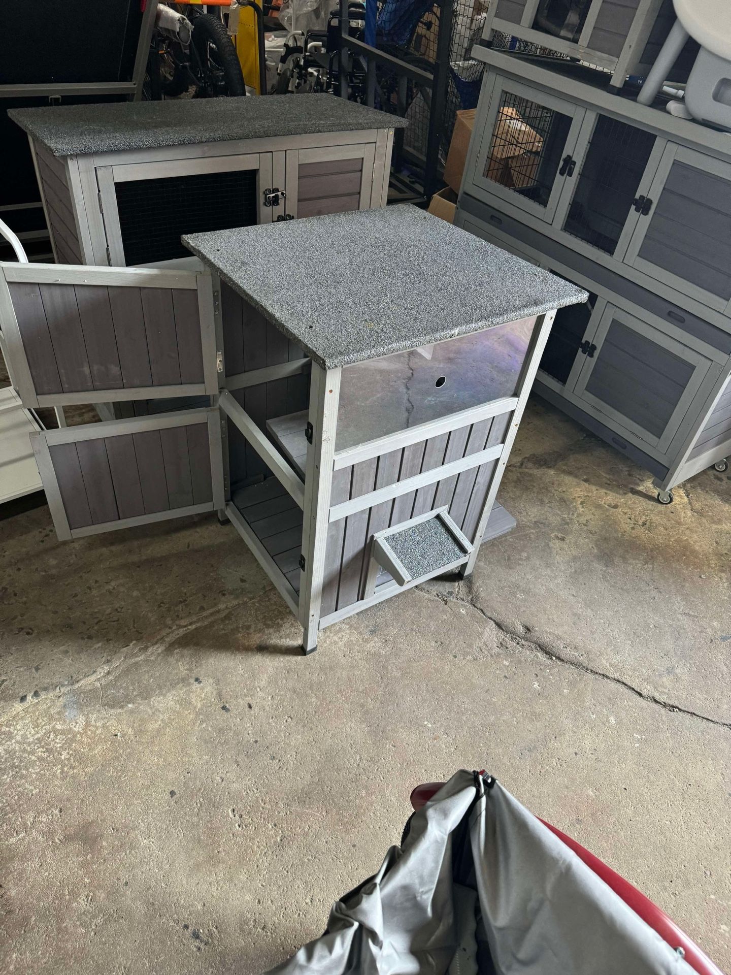 Outdoor Feral Cat House 2-Story Cat Cottage Kitten Shelter with Window Air14-1