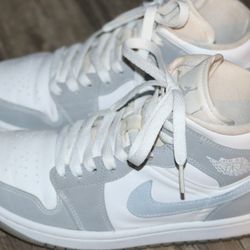 Jordan 1 Mid
Wolf Grey Size 6.5 In Mens 