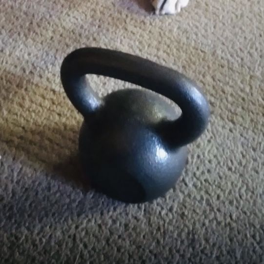 30lb kettlebell $26 