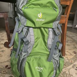 Deter fox 40 Green Youth Backpack - Like New Condition