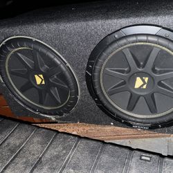 2 12in Kicker Subwoofer 