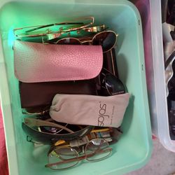 Tons Of Neat Sun/reading Glasses New And Gently Used.