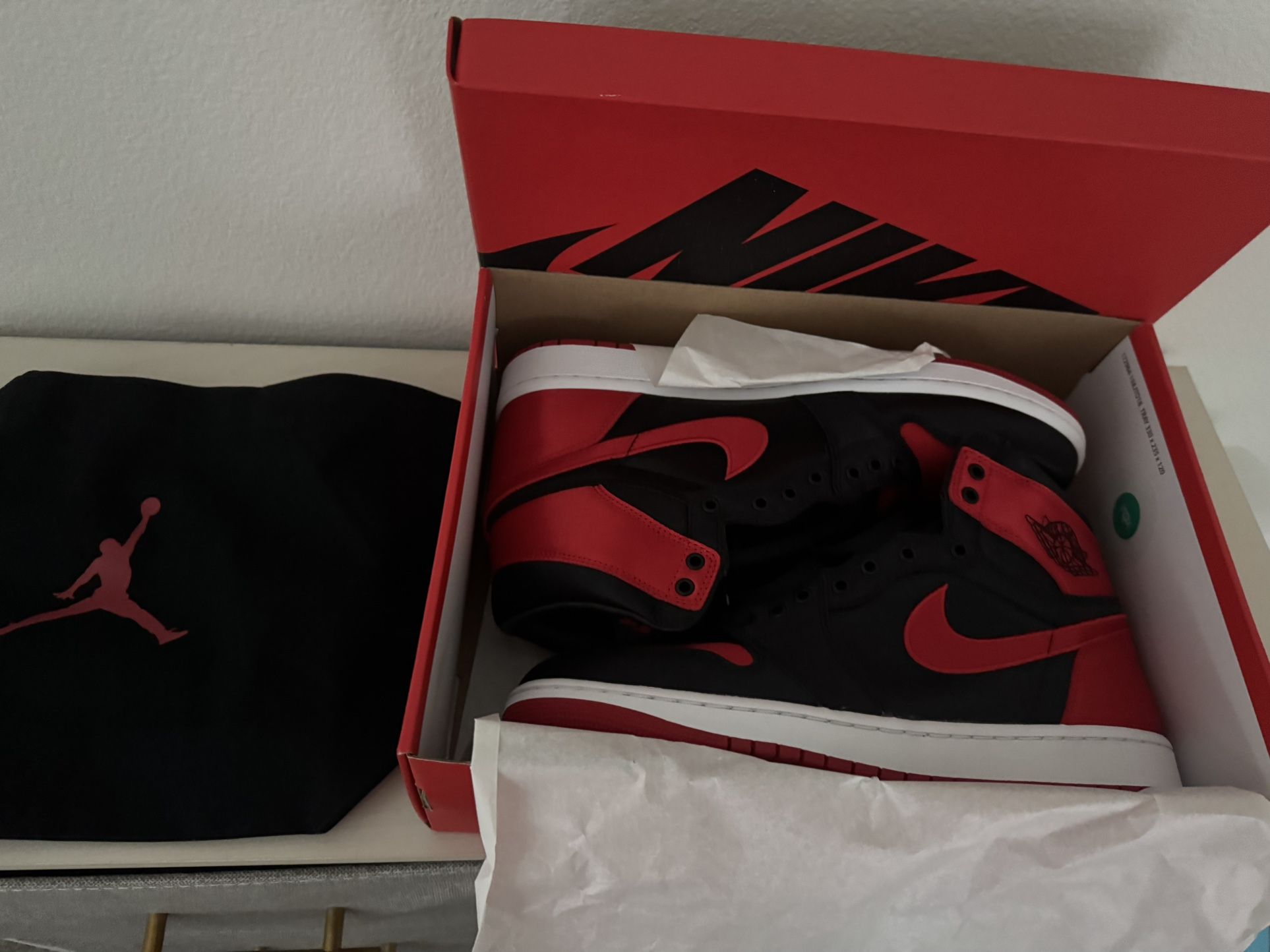 Brand New In Box Nike Air Jordan 1 Retro High OG Womens