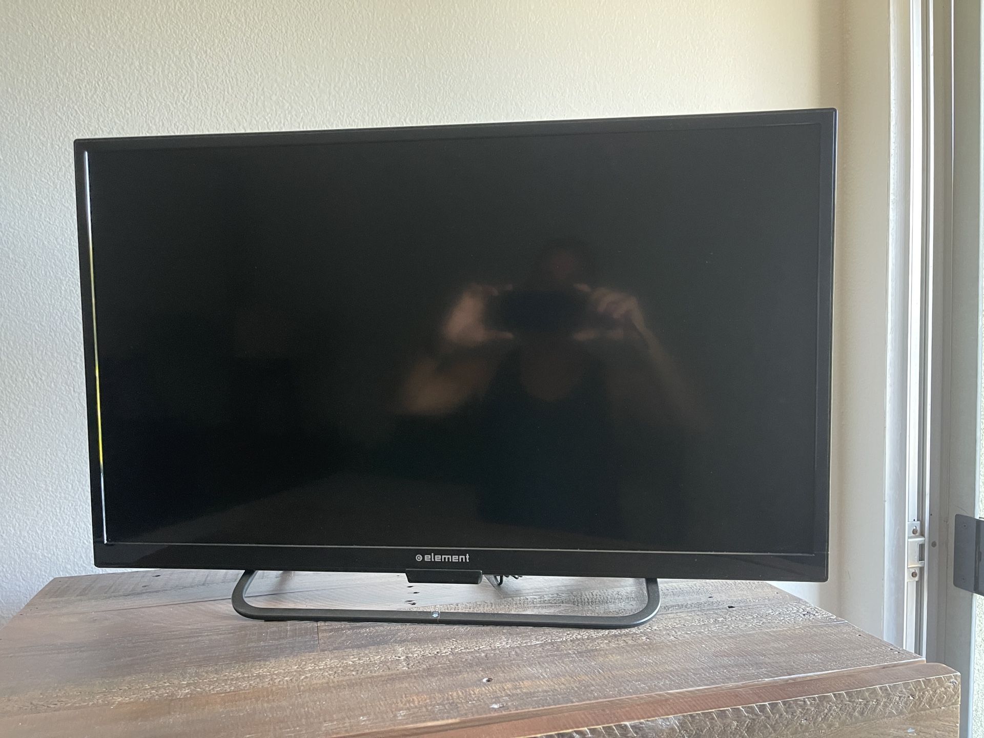 32 Inch Element brand tv