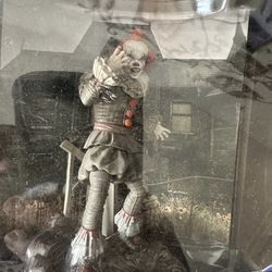 New Pennywise collectors figure  Box is damaged