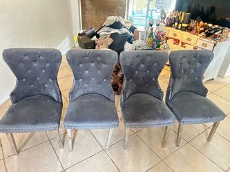 4 Grey velvet chairs. Dinning chairs mesas de comedor.