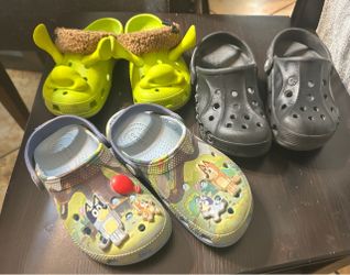 Kids crocs size 12c