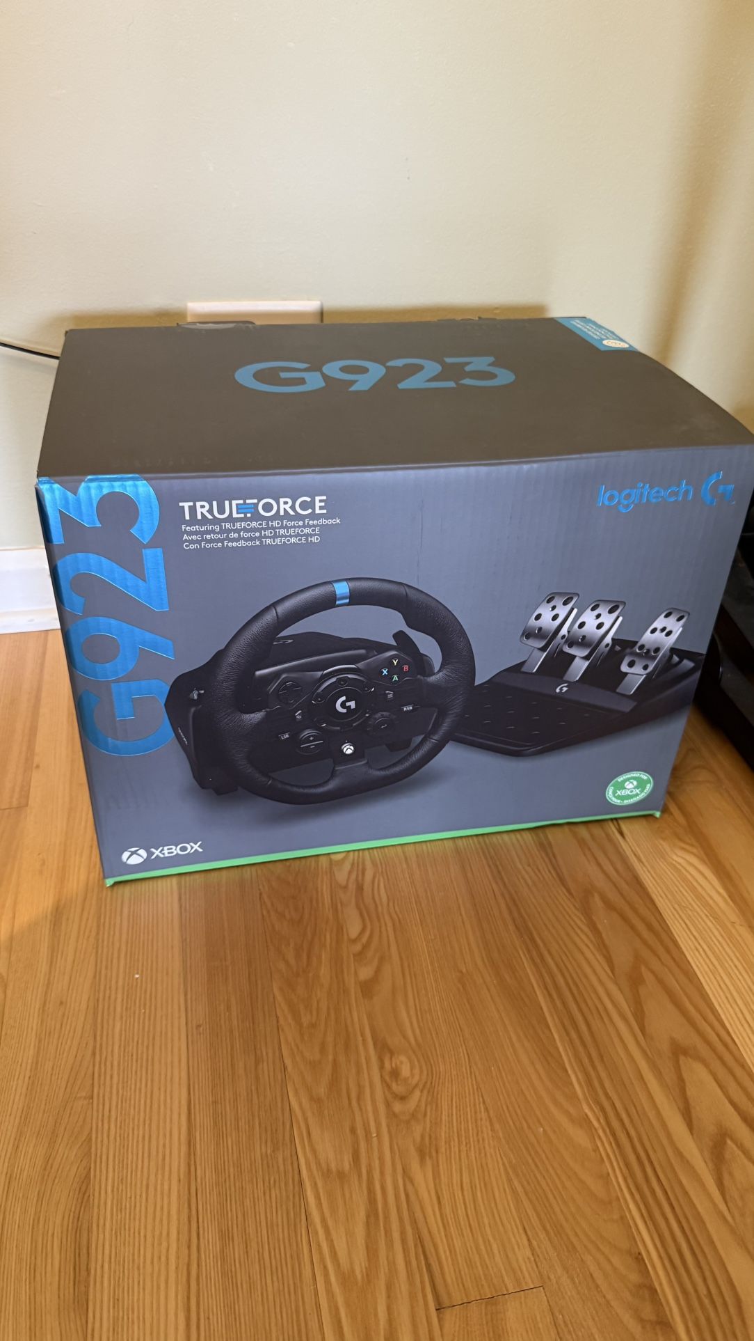 Logitech G G923 TRUEFORCE Sim Racing Wheel and Pedals for PC, Xbox X|S & Xbox One