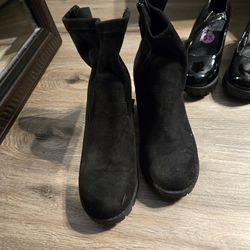 Boots size 5 in half used once or twice size 5 in half